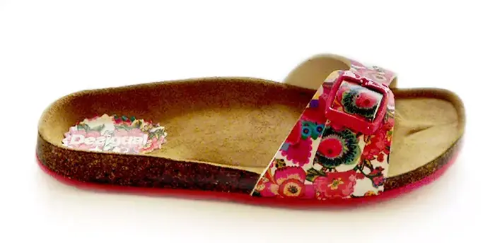 כפכפי DESIGUAL, קיץ 2015. מחיר: 300 שקלים (מערכת וואלה! NEWS , אלי לביא) כפכפי DESIGUAL, קיץ 2015. מחיר: 300 שקלים (מערכת וואלה! NEWS , אלי לביא)