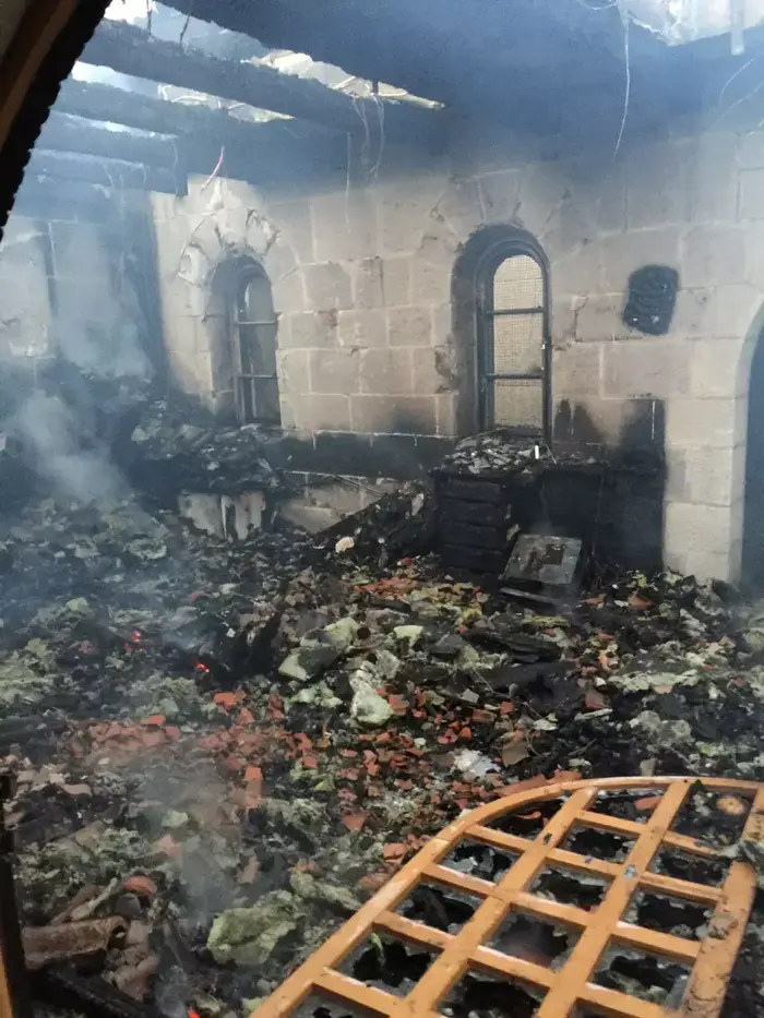 חשד להצתה בצפון הכינרת: דליקה פרצה בכנסיית הלחם והדגים שליד כפר נחום, יוני 2015 (יח"צ , כיבוי והצלה מחוז צפון) חשד להצתה בצפון הכינרת: דליקה פרצה בכנסיית הלחם והדגים שליד כפר נחום, יוני 2015 (יח"צ , כיבוי והצלה מחוז צפון)