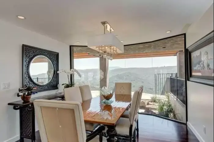 הבית של קייטלין ג'נר במליבו (צילום מסך , redfin.com) הבית של קייטלין ג'נר במליבו (צילום מסך , redfin.com)