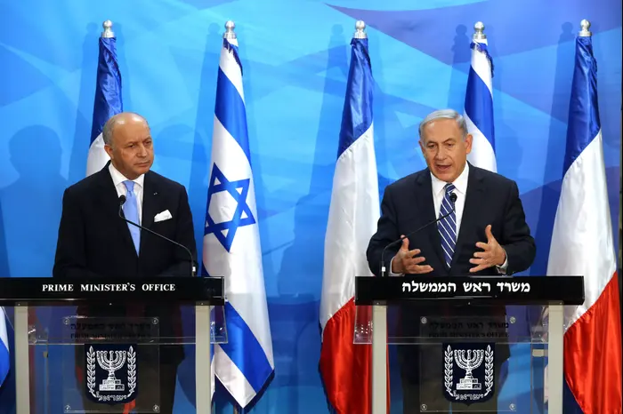 ראש הממשלה, בנימין נתניהו, נפגש עם שר החוץ הצרפתי, לורן פביוס, יוני 2015 (פול צלמים , עמית שאבי) ראש הממשלה, בנימין נתניהו, נפגש עם שר החוץ הצרפתי, לורן פביוס, יוני 2015 (פול צלמים , עמית שאבי)
