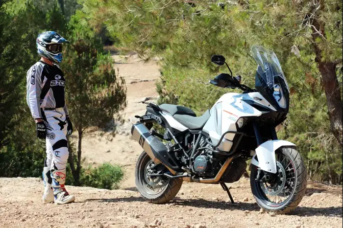 מבחן אופנוע KTM 1290 סופר אדוונצ'ר. יוני 2015 (קובי ליאני) מבחן אופנוע KTM 1290 סופר אדוונצ'ר. יוני 2015 (קובי ליאני)
