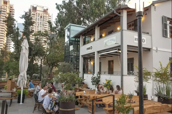 בירגארדן פאולנר מתחם שרונה (מערכת וואלה! NEWS , צילום: אנטולי מיכאלו) בירגארדן פאולנר מתחם שרונה (מערכת וואלה! NEWS , צילום: אנטולי מיכאלו)