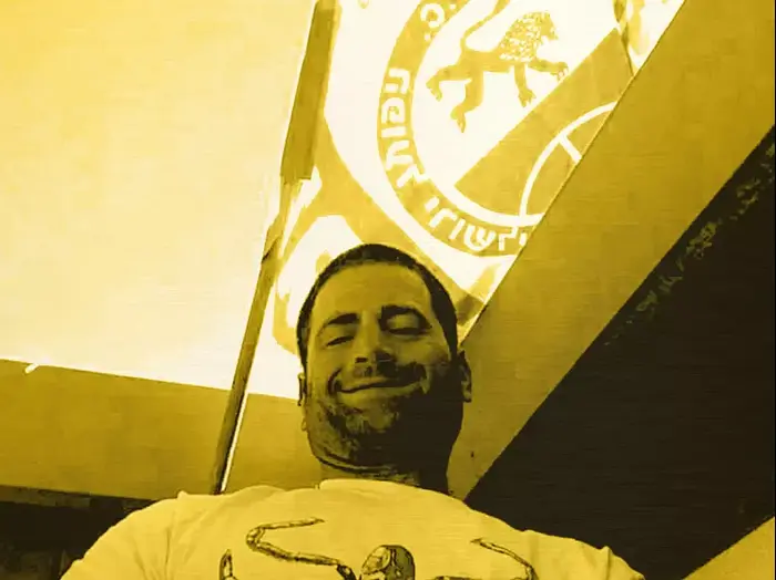 חגי אלמוג, אוהד הפועל ירושלים זהב (באדיבות המצולמים) חגי אלמוג, אוהד הפועל ירושלים זהב (באדיבות המצולמים)