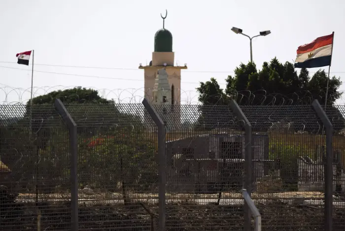 עמדות של צבא מצרים בגבול ישראל, יולי 2015 (רויטרס) עמדות של צבא מצרים בגבול ישראל, יולי 2015 (רויטרס)