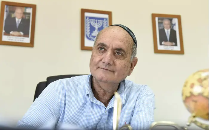 אבי חליבה, מנהל אגף הרווחה בעיריית שדרות, יולי 2015 (ראובן קסטרו) אבי חליבה, מנהל אגף הרווחה בעיריית שדרות, יולי 2015 (ראובן קסטרו)