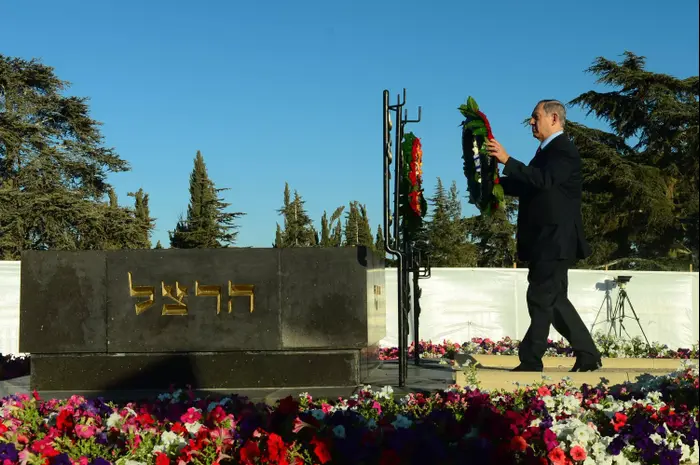 ראש הממשלה בנימין נתניהו בטקס האזכרה הממלכתי לבנימין זאב הרצל במלאות 111 שנים לפטירתו, יוני 2015 (לשכת העיתונות הממשלתית , קובי גדעון)