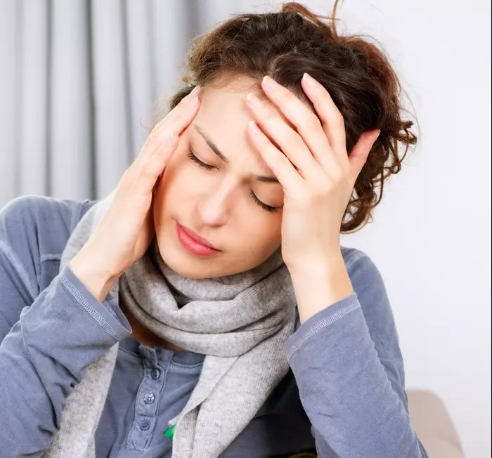 אישה סובלת מכאב ראש (ShutterStock) אישה סובלת מכאב ראש (ShutterStock)