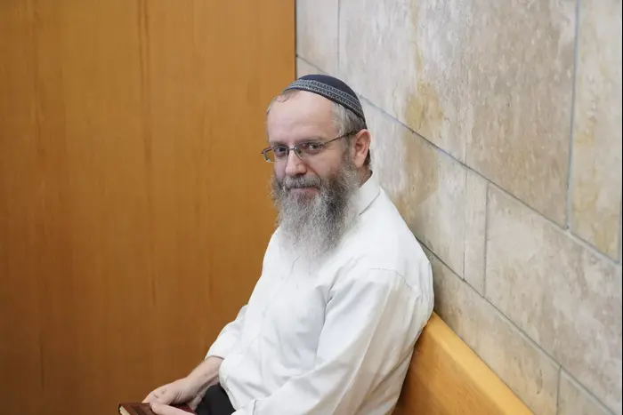 הארכת מעצר לרב עזרא שיינברג, בימ"ש השלום נצרת, 21 ביולי 2015 (ערן גילווארג) הארכת מעצר לרב עזרא שיינברג, בימ"ש השלום נצרת, 21 ביולי 2015 (ערן גילווארג)