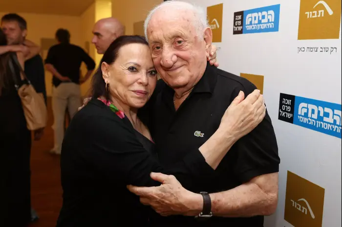 גילה אלמגור, יעקב אגמון (יח"צ , איציק בירן) גילה אלמגור, יעקב אגמון (יח"צ , איציק בירן)