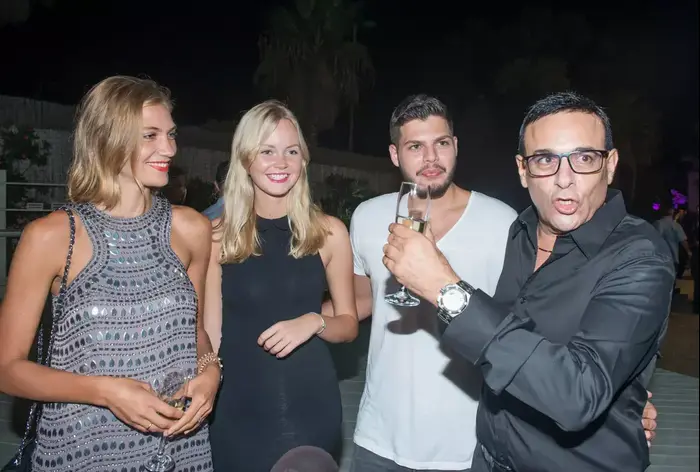 רוני מאנה, ג'ני צ'רוואני (מערכת וואלה! NEWS , סיגל איילנד-שילמן) רוני מאנה, ג'ני צ'רוואני (מערכת וואלה! NEWS , סיגל איילנד-שילמן)