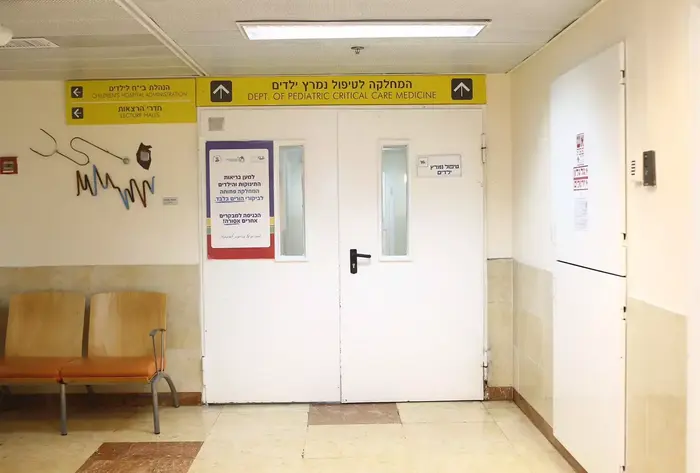 המחלקה לטיפול נמרץ ילדים, בית חולים תל השומר, 2 באוגוסט 2015 (מגד גוזני) המחלקה לטיפול נמרץ ילדים, בית חולים תל השומר, 2 באוגוסט 2015 (מגד גוזני)