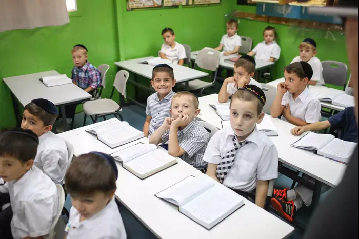 פתיחת שנת הלימודים החרדית בתלמוד תורה "דיברות משה" בשכונת הר נוף בירושלים, אוגוסט 2015 (נועם מושקוביץ) פתיחת שנת הלימודים החרדית בתלמוד תורה "דיברות משה" בשכונת הר נוף בירושלים, אוגוסט 2015 (נועם מושקוביץ)