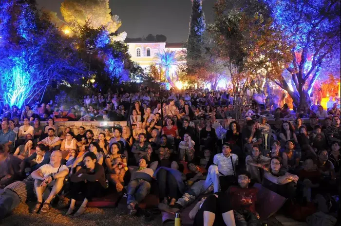 קולנוע בגינה בית הנסן (מערכת וואלה! NEWS , חיים יפים ברבלט) קולנוע בגינה בית הנסן (מערכת וואלה! NEWS , חיים יפים ברבלט)