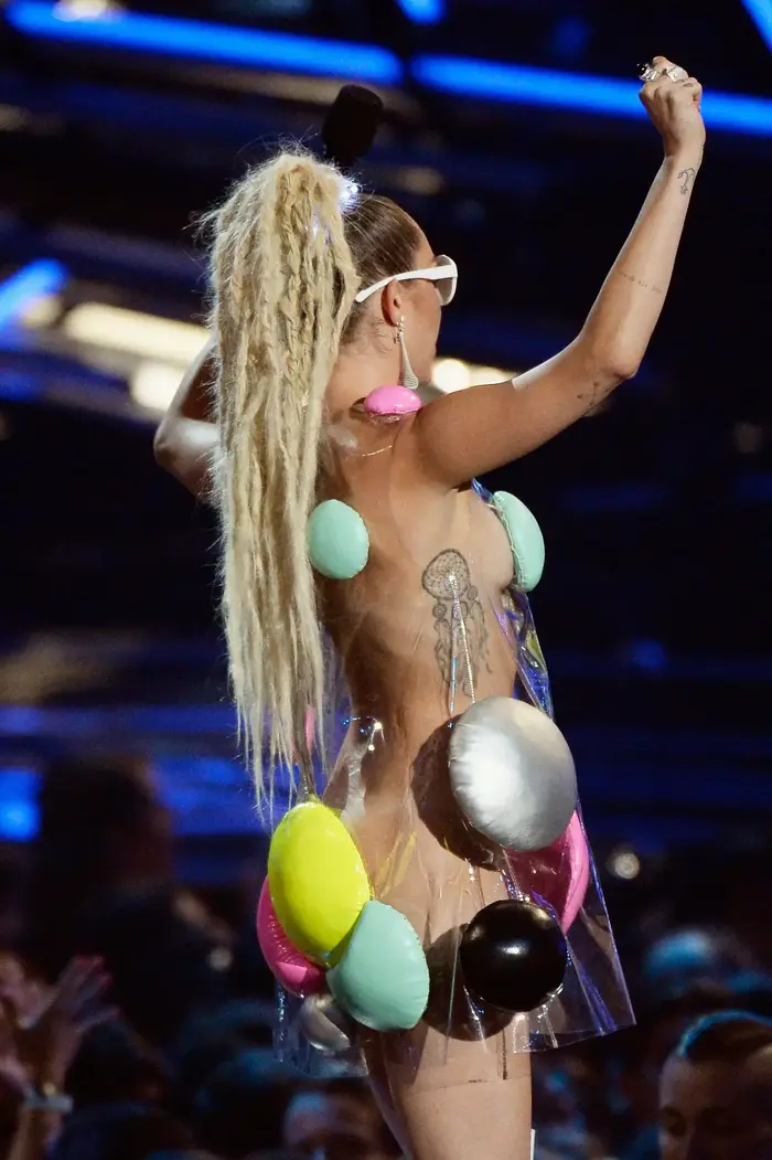 מיילי סיירוס (GettyImages) מיילי סיירוס (GettyImages)