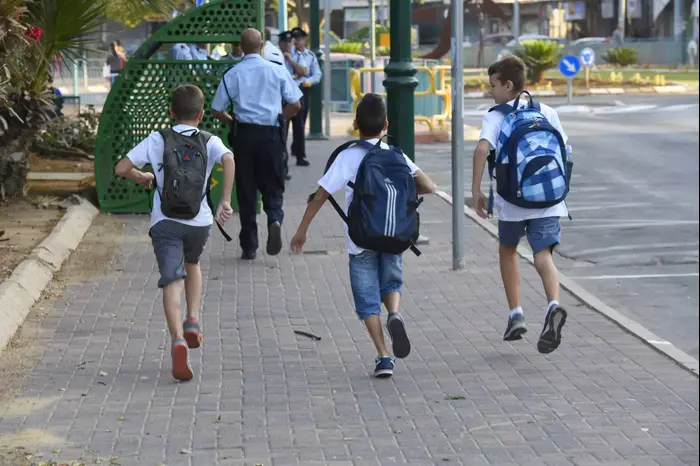 פתיחת שנת הלימודים בבית הספר אופק ברמלה, 1 בספטמבר 2015 (ראובן קסטרו) פתיחת שנת הלימודים בבית הספר אופק ברמלה, 1 בספטמבר 2015 (ראובן קסטרו)