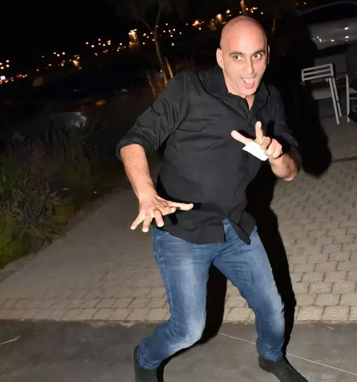 יובל המבולבל (יח"צ , שלומי צ'יקונה) יובל המבולבל (יח"צ , שלומי צ'יקונה)