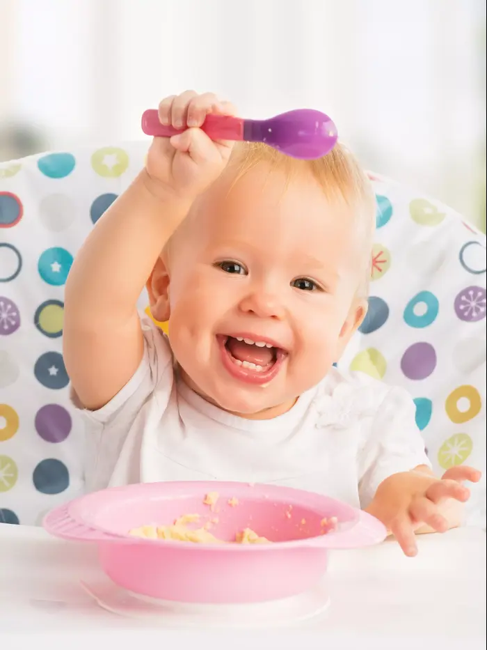 תינוק אוכל (ShutterStock) תינוק אוכל (ShutterStock)