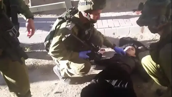 פלסטינית ניסתה לדקור חייל בחברון, נורתה ונפצעה קשה (ספק 500)