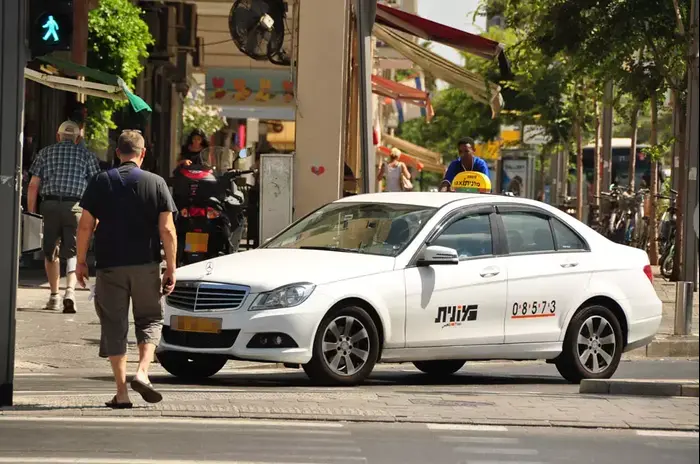 מונית נוסעים (ניר בן טובים) מונית נוסעים (ניר בן טובים)