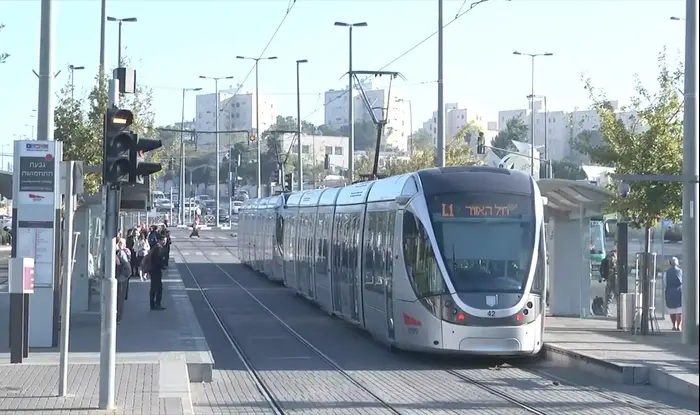 דיווח משה שטיינמץ על שביתת הרכבת הקלה בירושלים (מערכת וואלה! NEWS) דיווח משה שטיינמץ על שביתת הרכבת הקלה בירושלים (מערכת וואלה! NEWS)