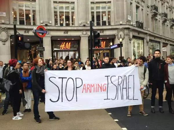 הפגנת BDS, לונדון, אוקטובר 2015 (צילום מסך , טוויטר) הפגנת BDS, לונדון, אוקטובר 2015 (צילום מסך , טוויטר)