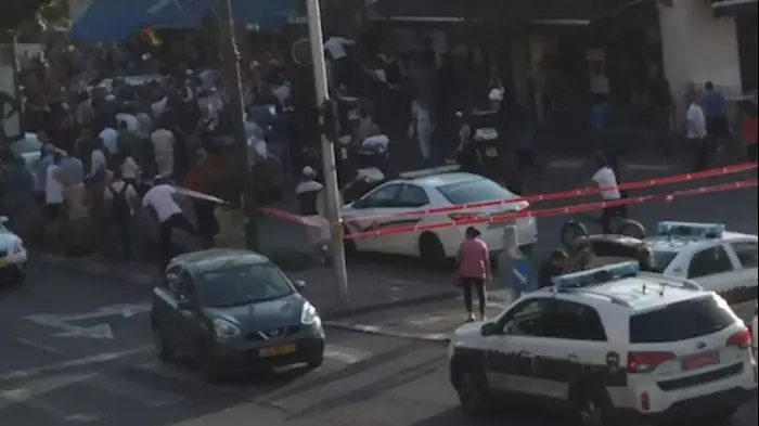 שלושה פצועים בפיגוע דקירה בתחנה המרכזית בראשון לציון, מחבל נתפס (ספק 500) שלושה פצועים בפיגוע דקירה בתחנה המרכזית בראשון לציון, מחבל נתפס (ספק 500)