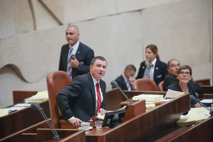 יולי אדלשטיין בישיבת הכנסת בהצבעה על חוק תקציב המדינה. נובמבר 2015 (נועם מושקוביץ) יולי אדלשטיין בישיבת הכנסת בהצבעה על חוק תקציב המדינה. נובמבר 2015 (נועם מושקוביץ)