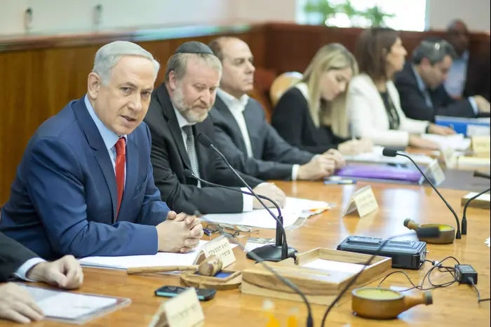 ישיבת ממשלה, משרד ראש הממשלה, 29 בנובמבר 2015 (פול צלמים , אמיל סלמן, הארץ) ישיבת ממשלה, משרד ראש הממשלה, 29 בנובמבר 2015 (פול צלמים , אמיל סלמן, הארץ)