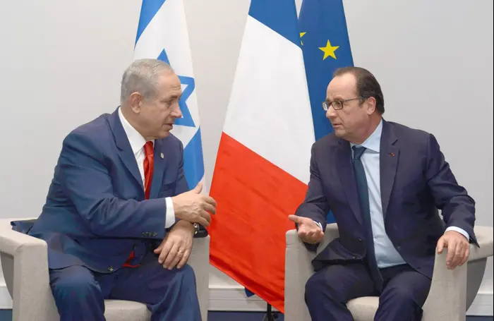 פגישת ראש הממשלה בנימי נתניהו עם נשיא צרפת פרנסואה הולנד בפריז. נובמבר 2015 (לשכת העיתונות הממשלתית , עמוס בן גרשום) פגישת ראש הממשלה בנימי נתניהו עם נשיא צרפת פרנסואה הולנד בפריז. נובמבר 2015 (לשכת העיתונות הממשלתית , עמוס בן גרשום)