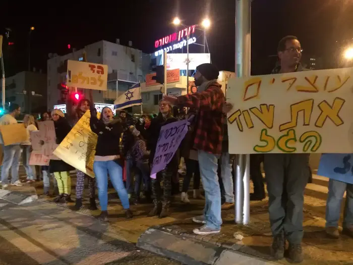 הפגנה נגד מתווה הגז בקריית שמונה, 05 בדצמבר 2015 (מערכת וואלה! NEWS , מטה מאבק הגז) הפגנה נגד מתווה הגז בקריית שמונה, 05 בדצמבר 2015 (מערכת וואלה! NEWS , מטה מאבק הגז)