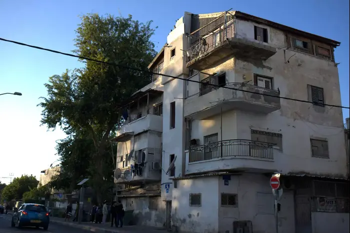 הבית ברחוב הלח"י שבשכונת התקווה , תל אביב. דצמבר 2015 (ניב אהרונסון) הבית ברחוב הלח"י שבשכונת התקווה , תל אביב. דצמבר 2015 (ניב אהרונסון)