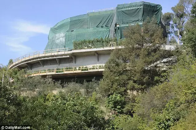 הבית של יזם הנדל"ן מוחמד חדיד בבל אייר (צילום מסך) הבית של יזם הנדל"ן מוחמד חדיד בבל אייר (צילום מסך)