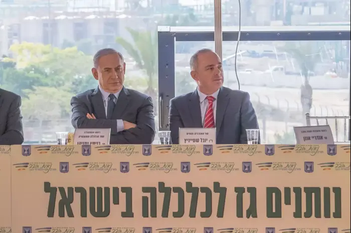 טקס חתימת מתווה הגז בנאות חובב נתניהו ושטייניץ (יותם רונן) טקס חתימת מתווה הגז בנאות חובב נתניהו ושטייניץ (יותם רונן)