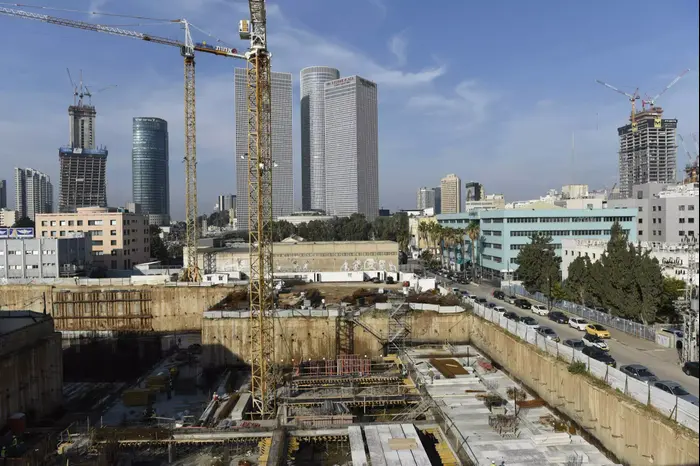 בנייה בפרויקט גינדי במתחם השוק הסיטונאי, תל אביב. דצמבר 2015 (ראובן קסטרו) בנייה בפרויקט גינדי במתחם השוק הסיטונאי, תל אביב. דצמבר 2015 (ראובן קסטרו)