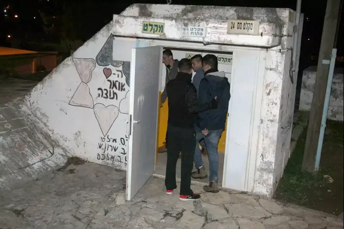 פתיחת מקלטים הערב בשלומי 20 דצמבר 2015 (אדריאן הרבשטיין) פתיחת מקלטים הערב בשלומי 20 דצמבר 2015 (אדריאן הרבשטיין)