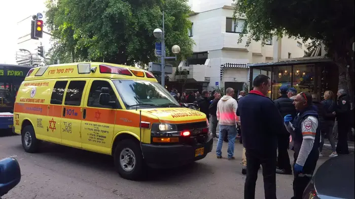 זירת ירי בתל אביב, 1 בינואר 2016 (מד"א) זירת ירי בתל אביב, 1 בינואר 2016 (מד"א)