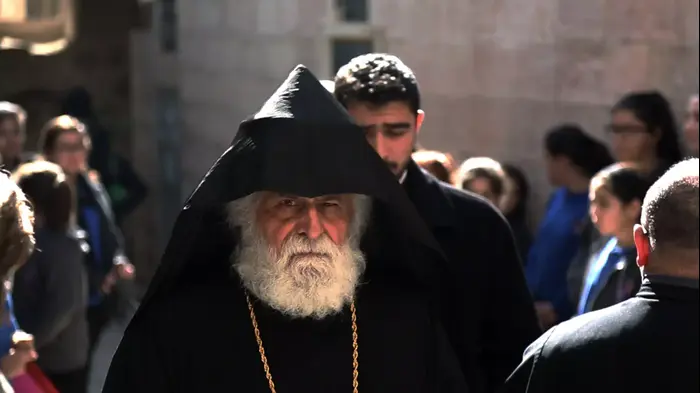 כמרים בבירה סופגים יריקות וקללות במשך שנים - המשטרה לא עושה דבר (דניאל אליאור) כמרים בבירה סופגים יריקות וקללות במשך שנים - המשטרה לא עושה דבר (דניאל אליאור)