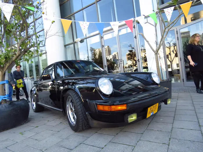פורשה 911 אספנות באירוע השקת שיתוף פעולה עם USHOPS MOTORS (קובי ליאני) פורשה 911 אספנות באירוע השקת שיתוף פעולה עם USHOPS MOTORS (קובי ליאני)