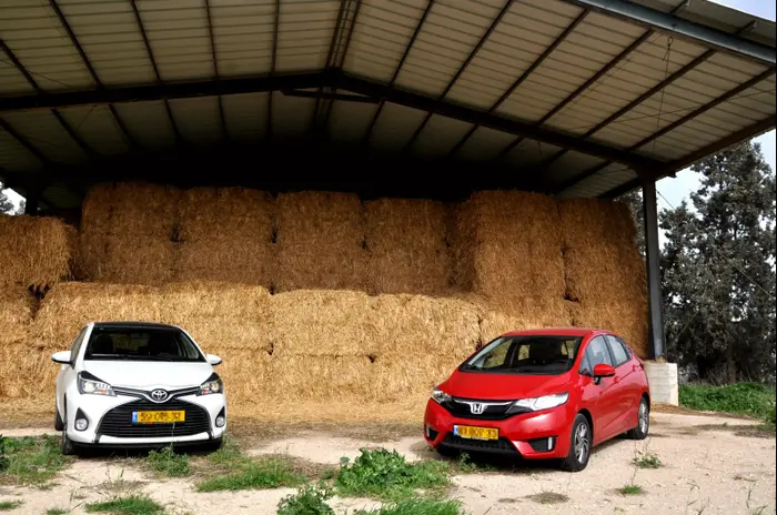 הונדה ג'אז נגד טויוטה יאריס (ניר בן טובים , ניר בן-טובים) הונדה ג'אז נגד טויוטה יאריס (ניר בן טובים , ניר בן-טובים)