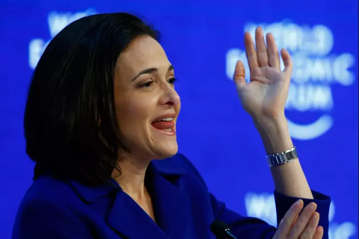 בכירת פייסבוק שריל סנדברג בפורום הכלכלי העולמי בדאבוס, ינואר 2016 (רויטרס) בכירת פייסבוק שריל סנדברג בפורום הכלכלי העולמי בדאבוס, ינואר 2016 (רויטרס)
