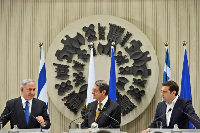 פגישה משולשת בין ראש הממשלה בנימין נתניהו עם נשיא קפריסין ניקוס אנסטסיאדיס וראש הממשלה של יוון אלכסיס ציפראס בניקוסיה קפריסין (לשכת העיתונות הממשלתית , חיים צח) פגישה משולשת בין ראש הממשלה בנימין נתניהו עם נשיא קפריסין ניקוס אנסטסיאדיס וראש הממשלה של יוון אלכסיס ציפראס בניקוסיה קפריסין (לשכת העיתונות הממשלתית , חיים צח)