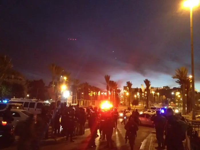 חשד לפיגוע דקירה בשער שכם בירושלים 30 בינואר 2016 (מד"א , דוברות מד"א ירושלים) חשד לפיגוע דקירה בשער שכם בירושלים 30 בינואר 2016 (מד"א , דוברות מד"א ירושלים)