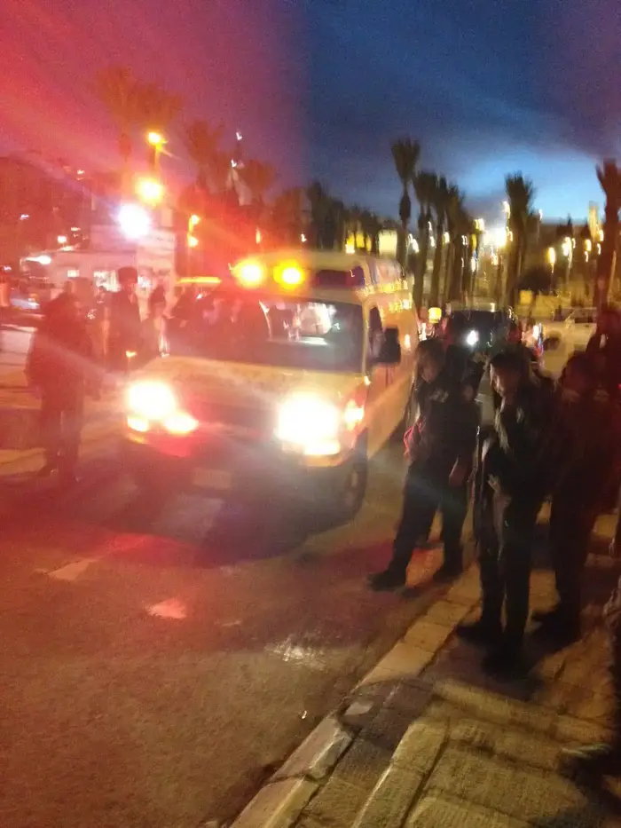 חשד לפיגוע דקירה בשער שכם בירושלים 30 בינואר 2016 (מד"א , דוברות מד"א ירושלים) חשד לפיגוע דקירה בשער שכם בירושלים 30 בינואר 2016 (מד"א , דוברות מד"א ירושלים)