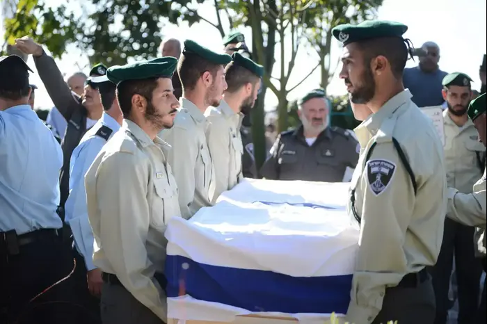 הלווית הדר כהן, בית העלמין הצבאי יהוד. 4 בפברואר 2016 (ניב אהרונסון) הלווית הדר כהן, בית העלמין הצבאי יהוד. 4 בפברואר 2016 (ניב אהרונסון)