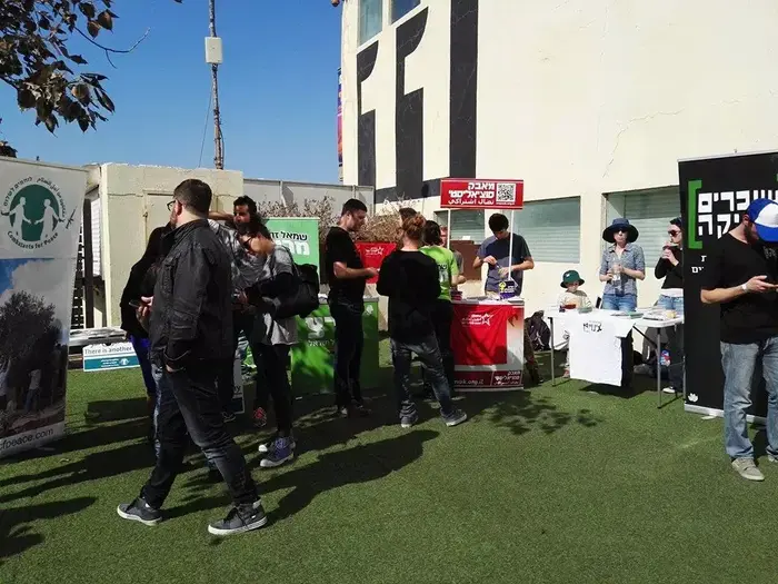 מופע מחאה של ארגוני זכויות אדם, נמל תל אביב, 5 בפברואר 2016 (צילום מסך , פייסבוק) מופע מחאה של ארגוני זכויות אדם, נמל תל אביב, 5 בפברואר 2016 (צילום מסך , פייסבוק)