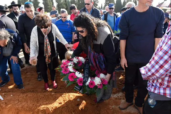 טקס ההלוויה של יעקב בן סירא (ראובן קסטרו) טקס ההלוויה של יעקב בן סירא (ראובן קסטרו)