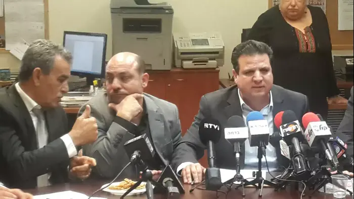 ישיבת סיעה הרשימה המשותפת. הכנסת. 8 בפברואר 2016 (רוני כנפו)