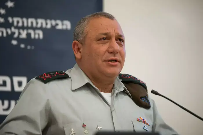 גדי איזנקוט במרכז הבינתחומי (ניב אהרונסון) גדי איזנקוט במרכז הבינתחומי (ניב אהרונסון)