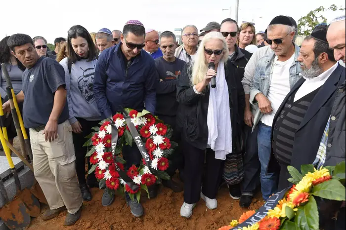 הלוויה גבי שושן (ראובן קסטרו) הלוויה גבי שושן (ראובן קסטרו)