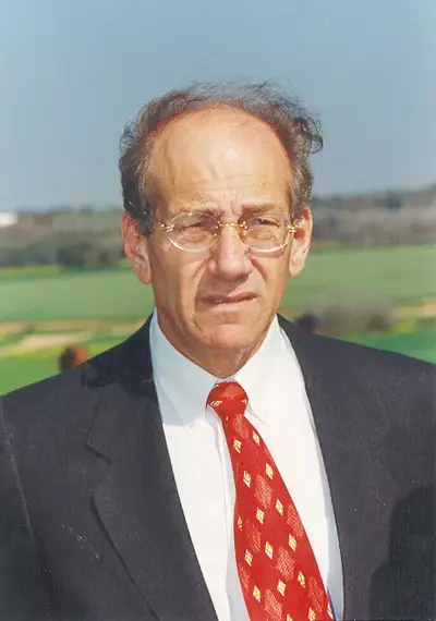אהוד אולמרט שיער מתבדר ברוח (בוצ'צ'ו) אהוד אולמרט שיער מתבדר ברוח (בוצ'צ'ו)